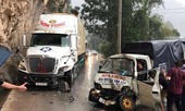Kinh hãi xe tải lao như tên bắn, tông thẳng vào container