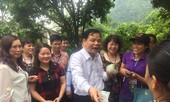 Bộ trưởng Nông nghiệp đến tận vườn mua na của người dân