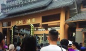 Đoàn người xếp hàng dài, ùn ứ ở cửa khẩu Tân Thanh