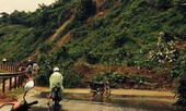 Lai Châu: Đất đá đổ ào ào, quốc lộ 12 tê liệt