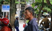 Thí sinh làm bài lo một, phụ huynh chờ đợi lo mười