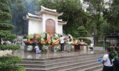 Đại diện báo Tiền Phong dâng hương tại khu di tích Ngã ba Đồng Lộc
