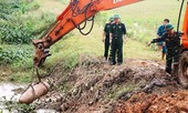Kinh hãi phát hiện quả bom nặng 300kg khi đang nạo vét kênh