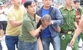 Clip: Cận cảnh kẻ ngáo đá ném con từ tầng 3 xuống