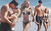 Sau khi bị bắt vì hành hung bạn trai, người đẹp Mỹ tung tăng bikini