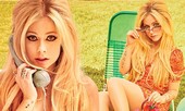 Avril Lavigne tái xuất xinh như búp bê sau tin đồn chết trẻ