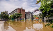 Cách nào để cư dân 'biệt thự triệu đô' Hà Nội vượt mưa lũ?