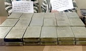 Bị truy bắt, kẻ vận chuyển 36 bánh heroin lao đầu vào cột mốc tự tử
