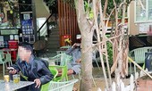 Cố thủ cạnh trụ sở công an sau khi đâm vào cổ bạn