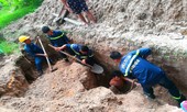 Cảnh sát cứu thanh niên bị đất vùi sâu hơn 2 m