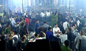 100 chiến sĩ đột kích quán bar lúc rạng sáng