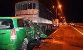 Taxi đâm ôtô tải đậu trên cầu, 3 người chết
