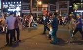 TP.HCM: Công an bắn 2 phát chỉ thiên ngăn CĐV đi 'bão'