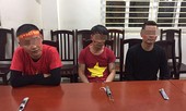 Ba cổ động viên đốt pháo sáng trước sân Mỹ Đình bị xử phạt