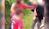 Mẹ kéo hai con đi đánh ghen, dí dao ép 'tình địch' vào ôtô