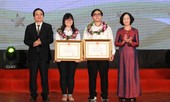 Hai học sinh nhận Huân chương Lao động Hạng Ba