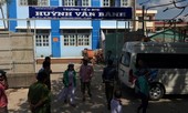 Sập giàn giáo khi đang tổ chức lễ 20/11, nhiều học sinh bị thương