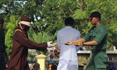 Quan hệ đồng tính, ngoại tình bị phạt roi giữa phố