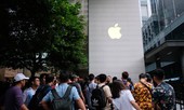 Apple Store thành 'chợ trời' mua bán iPhone XS của người Việt