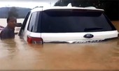 Hàng nghìn nhà dân ở Bình Định ngập trong lũ