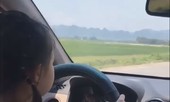 Hành động cho bé gái lái ôtô trên đường khiến nhiều người phẫn nộ