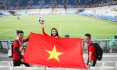 Người đẹp Ngọc Nữ mặc áo dài cờ đỏ sao vàng nổi bật ở World Cup 2018