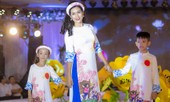 Nguyệt 'thảo mai' cùng hai con diễn thời trang cho Hoa hậu Ngọc Hân
