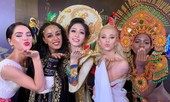 Phương Nga lộng lẫy trong hậu trường phần thi trang phục dân tộc