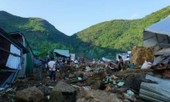 Lở núi ở Nha Trang: Đào xới đống đổ nát tìm người thân bị vùi lấp