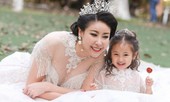 Ông xã Hoa hậu Hà Kiều Anh tháp tùng vợ con đi diễn thời trang