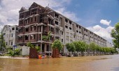 Khổ như sống ở 'làng' biệt thự triệu đô chìm trong biển nước
