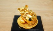 Tiền vàng hình heo và quà tặng heo mạ vàng tiền triệu đón Tết Kỷ Hợi