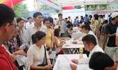 Chạnh lòng sinh viên làm thêm dịp Tết