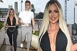 Holly Hagan áo khoét sâu hết nấc khoe đường cong gợi cảm