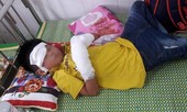 Điện thoại đang sạc bất ngờ phát nổ, bé trai 7 tuổi dập nát 2 bàn tay