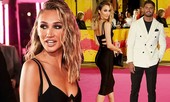 Người đẹp 9x Megan McKenna gợi cảm nổi bật với váy cắt xẻ