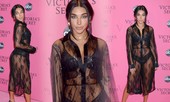 Chân dài 9x Chantel Jeffries khoe thân táo bạo với váy xuyên thấu