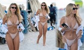 Vóc dáng nóng bỏng của siêu mẫu 9x Natasha Oakley