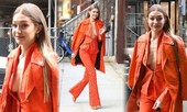 Không nội y, Gigi Hadid mặc vest 'thả rông' vòng 1 siêu gợi cảm