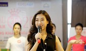 Hoa hậu Ðỗ Mỹ Linh khen kỹ năng catwalk của thí sinh phía Bắc