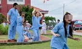 Bị triệu tập điều tra, trưởng phòng đột nhiên lên cơn tâm thần?