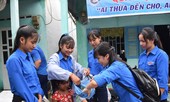 Quầy quần áo '0 đồng' tình thương mến thương