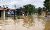 Mưa lũ chia cắt nhiều nơi: 6 người chết, mất tích