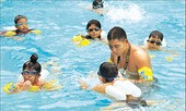 Dạy bơi miễn phí cho 10.000 thiếu nhi