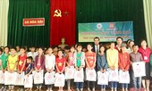 BẢN TIN TÌNH NGUYỆN: Trao tặng 120 suất quà cho học sinh nghèo