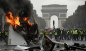 Paris Noel đỏ hay vàng?