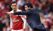 Chỉ bảo Mesut Ozil, HLV Arsenal lộ 'binh pháp'