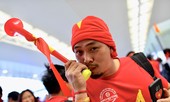 Cổ động viên rầm rộ sang Malaysia 'tiếp lửa' cho tuyển Việt Nam