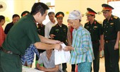 Bác sĩ quân y về bản