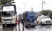 Xe máy đâm vào đuôi ô tô tải, 2 người thương vong